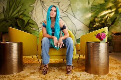 El detrás de la cantante del momento.