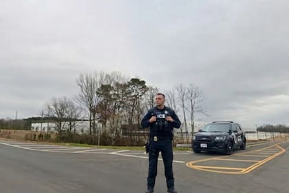 “Este inmigrante ilegal y delincuente se exhibió ante una mujer en un parque y luego intentó secuestrar a otra el mismo día”, explicó una empleada del DHS