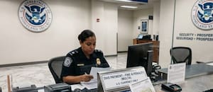 Multa de US$998 diarios a migrantes que tengan orden final de deportación y no se vayan