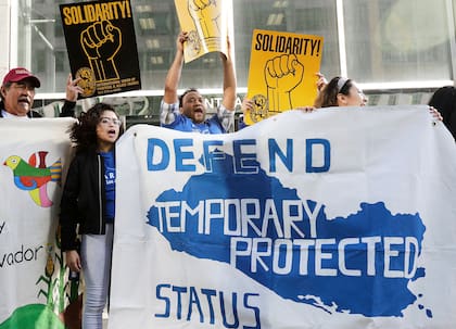 El DHS determinó que las condiciones de los países ya no justifican mantener el TPS para estos migrantes