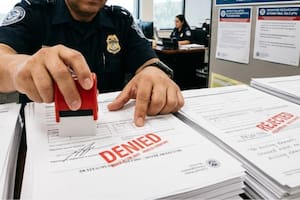 El DHS habilitó a agentes migratorios para rechazar solicitudes de migrantes por firmas inválidas