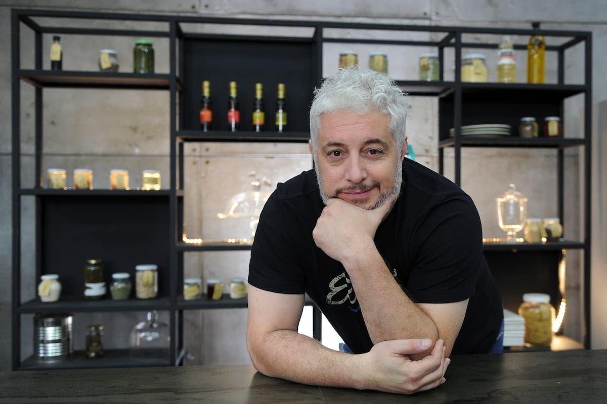 El día de furia de Mariano Peluffo que terminó con el ventanal de un colegio roto