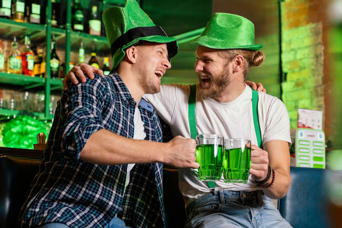 El Día de San Patricio se festeja con promociones imperdibles en distintos bares (Foto: Freepik)