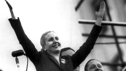El día de su muerte, el 26 de julio de 1952, en radio la recordaron como la Jefa espiritual de la Nación