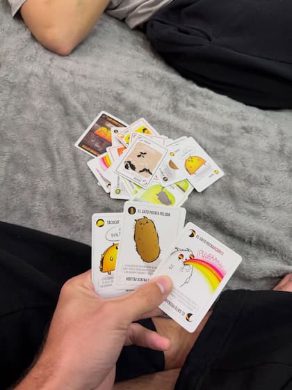 El día en la Clínica transcurre entre mates, juego de cartas y pinturas