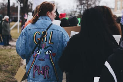 El Día Internacional de la Mujer conmemora cada 8 de marzo la lucha de las mujeres por su participación en la sociedad y su desarrollo íntegro como persona, en pie de igualdad con el hombre