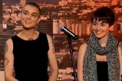 El día que Roisin Waters y su mamá participaron del programa de John Grant, Icelandic chat show