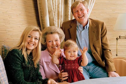 El día que suceda a su padre, el rey Guillermo Alejandro, la princesa de Orange Nassau será la cuarta soberana de su país, detrás de su tatarabuela Guillermina, su bisabuela Juliana y su abuela Beatriz.