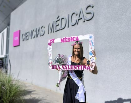 El día que Valentina se recibió de médica.