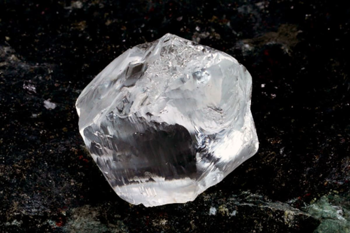 El diamante mide 67x49x45 milimetros y es uno de los cinco más grandes jamás hallados