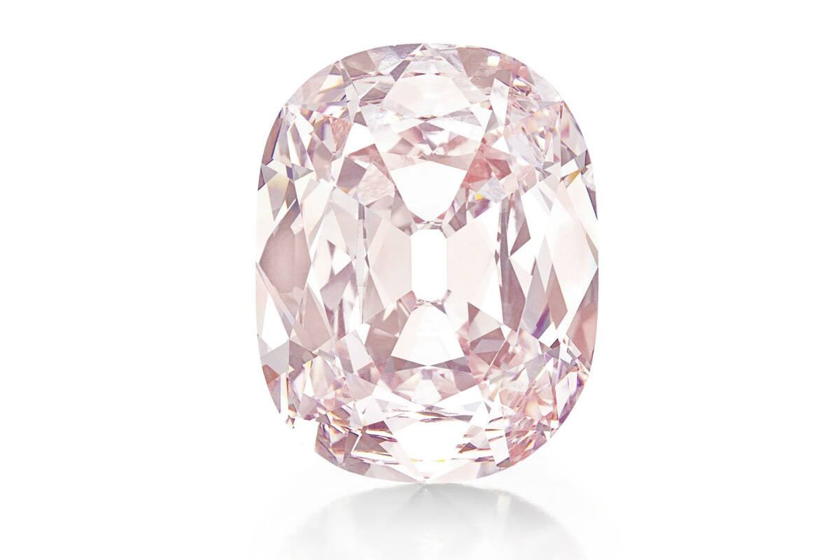 El diamante, subastado en 40 millones de dólares por Christies, fue comprado por un miembro de la familia real de Qatar, pero los descendientes de un político italiano dicen que les pertenece