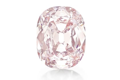 El diamante, subastado en 40 millones de dólares por Christies, fue comprado por un miembro de la familia real de Qatar, pero los descendientes de un político italiano dicen que les pertenece