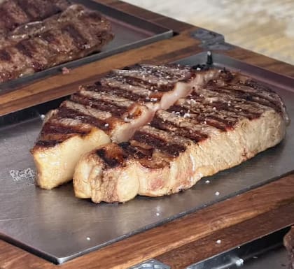 El diario brasileño que cuestionó sus “cortes de carne desiguales, grasa cruda y guarniciones insípidas”