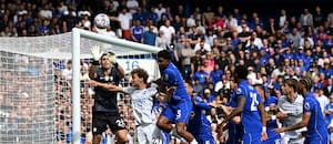 El Dibu Martínez es titular en la victoria de Chelsea a horas de su contratación