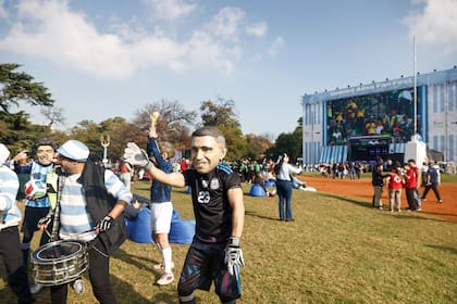 El Dibu Martínez, uno de los ídolos homenajeados