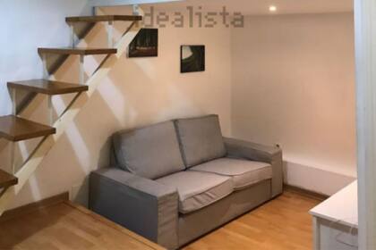 El diminuto apartamento es, sorprendentemente, un "dúplex"