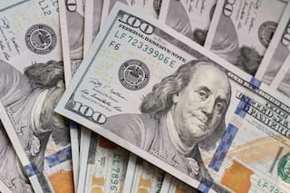 El dólar rebota tras tocar mínimos en cuatro meses y el riesgo país vuelve a acercarse a los 550 puntos