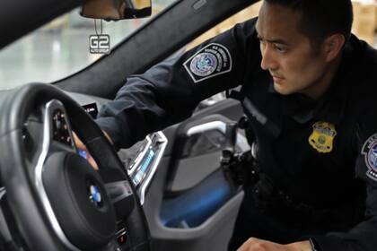 El dinero estaba escondido en compartimentos de un BMW 2018