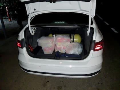 El dinero estaba oculto en cajas de cereales que eran transportadas en el baúl de un automóvil