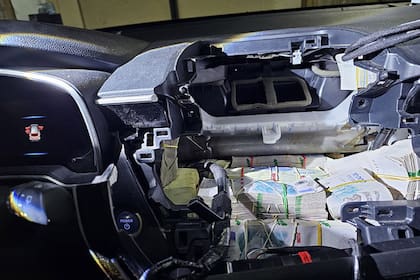 El dinero estaba oculto en el tablero de un Toyota Corolla Cross
