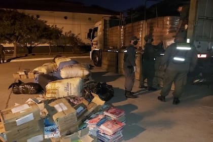 El dinero fue transportado oculto en camiones, en una mecánica similar a la utilizada por los narcos para mover sus cargamentos de drogas