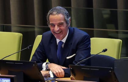 El diplomático argentino Rafael Grossi sonríe durante una audiencia para ser considerado como el próximo secretario general de las Naciones Unidas en la sede de la ONU en Nueva York