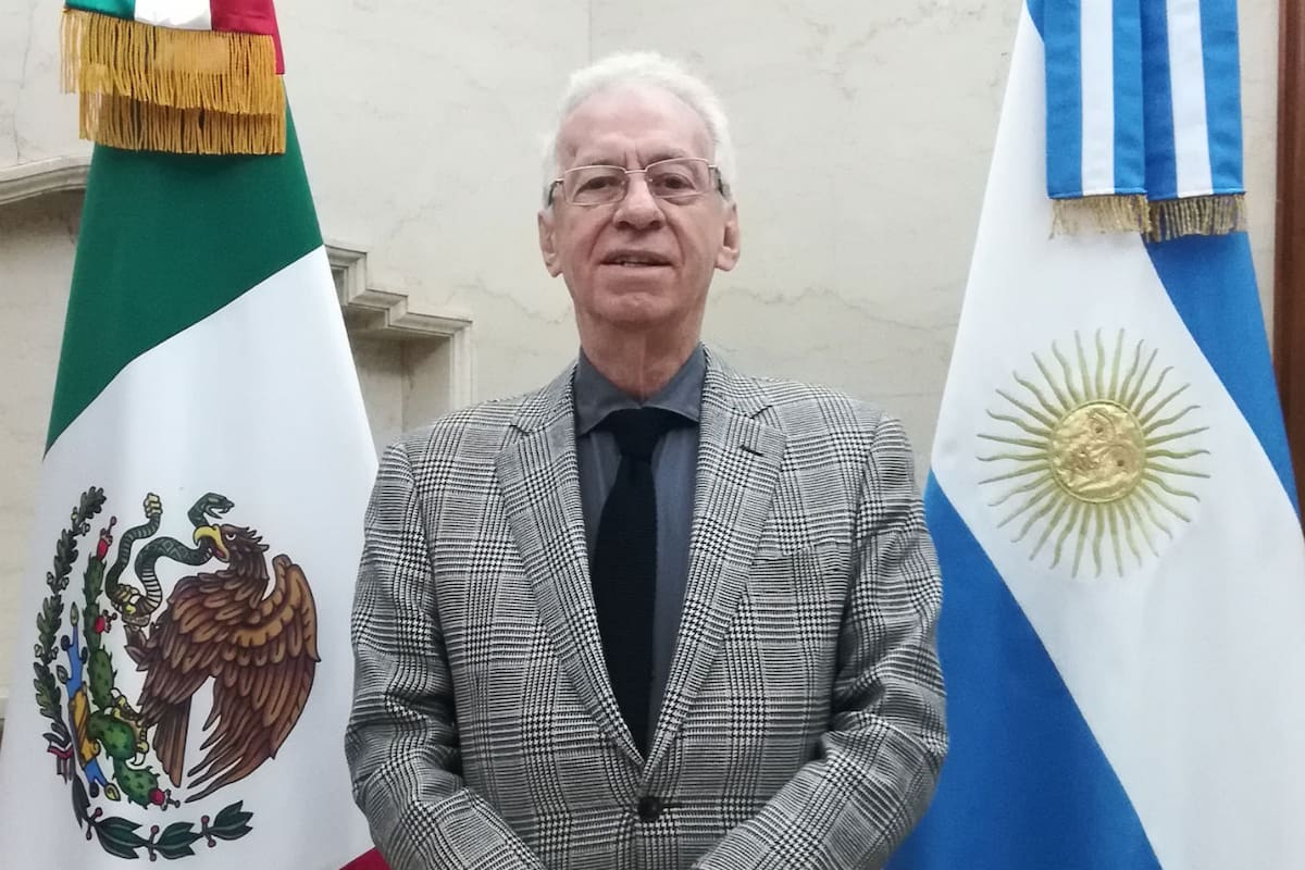 El diplomático Ricardo Valero salía del local con un libro que no había pagado, una biografía de Casanova valuada en $750