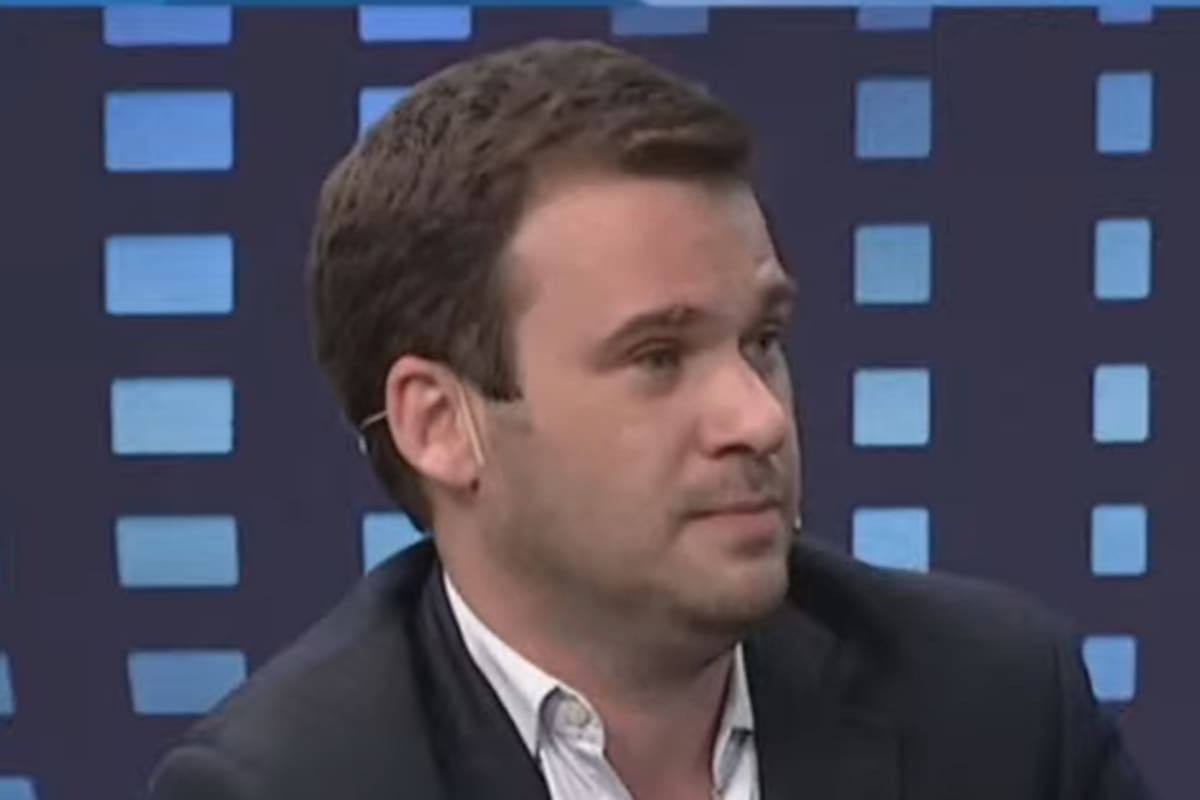 El diputado de JxC, Juan Manuel López, junto a José del Rio y Roberto Cachanosky.