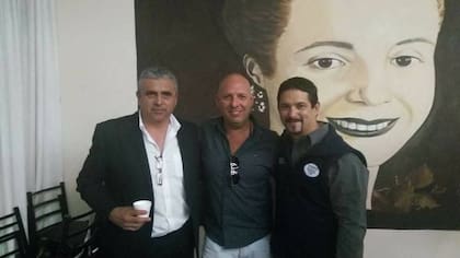 El diputado electo Carlos D'Alessandro (en el centro) es de origen peronista