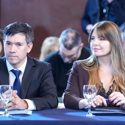 El diputado Emmanuel Bianchetti y la senadora Victoria Huala, ambos de Pro