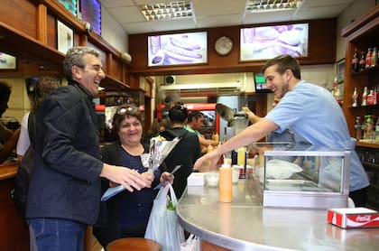El diputado Florencio Randazzo también eligió los "Coquito" e intercambió bromas con los habitués