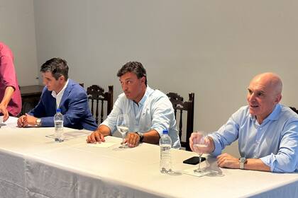 El diputado José Luis Espert estuvo en la charla de productores y firmó una denuncia contra el intendente Walter Sola