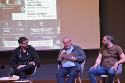 El diputado Juan Grabois y el cardenal Angel Rossi, en Córdoba, durante la presentación de un libro que recopila los mensajes del papa Francisco a los movimientos populares