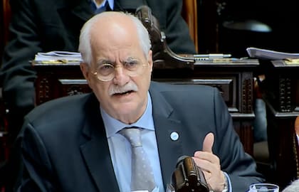 El diputado K no escatimó en críticas al Tratado de patentes