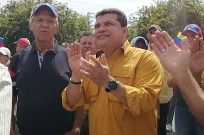El diputado Luis Parra, antiguo opositor señalado como partícipe de un escándalo de sobornos, fue designado hoy presidente de la Asamblea Nacional