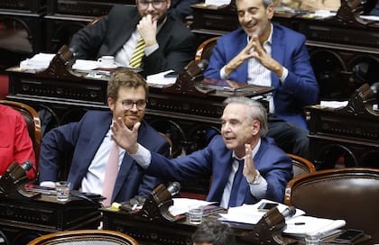 El diputado Miguel Pichetto al final de la tercera jornada de debate por la ley ómnibus
