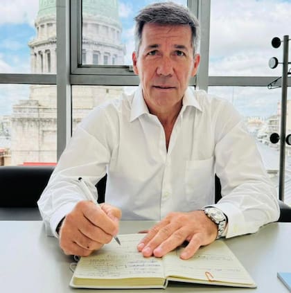 El diputado nacional Martín Ardohain presentó hoy el proyecto de ley para la eliminación de la barrera zoofitosanitaria hacia el sur del Rio Colorado