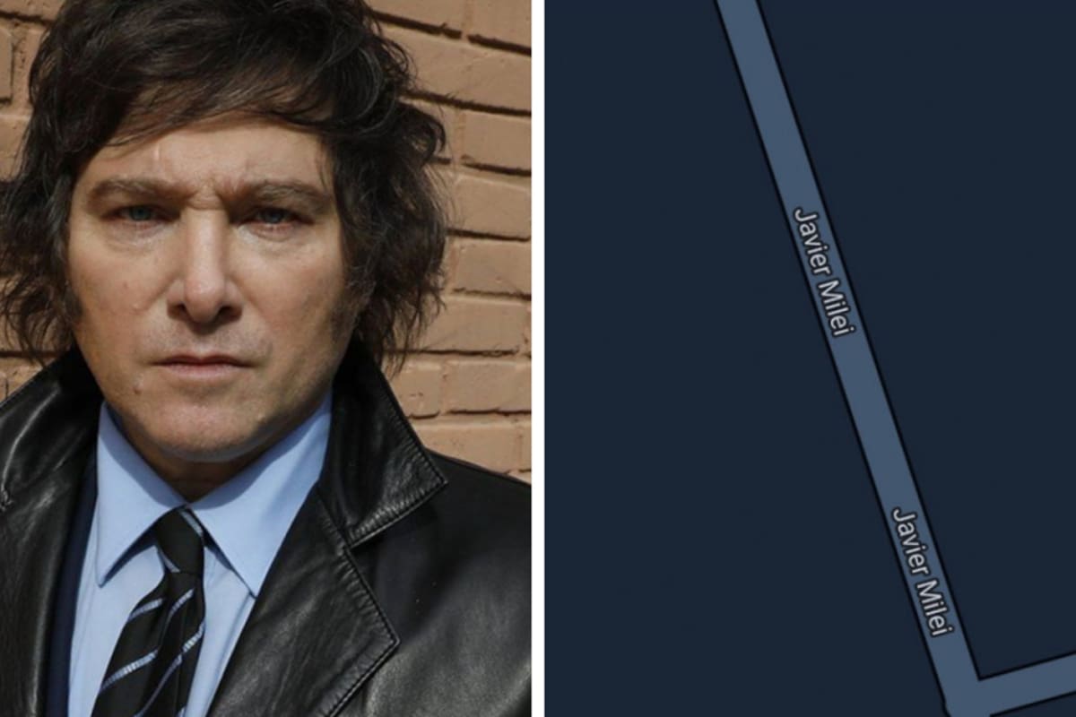 El diputado por La Libertad Avanza, Javier Milei, junto a la calle con su nombre en Neuquén