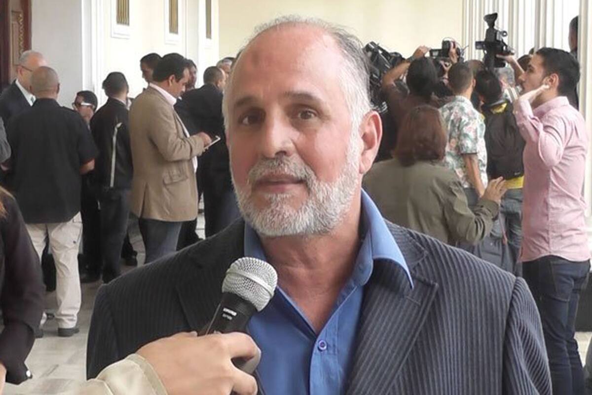 El diputado suplente Ismael León