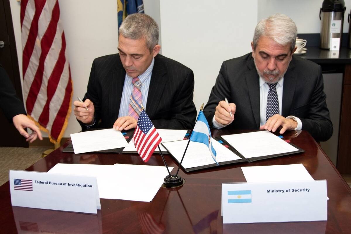El director Adjunto del FBI, Jasón Beachy, recibió ayer al ministro Aníbal Fernández
