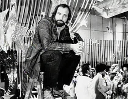 El director Brian de Palma en el set de la famosa escena del baile de egresados de Carrie