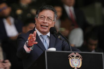 El director de Comunicación Digital, Juan Pablo Carreira, calificó al presidente colombiano Gustavo Petro de "pel*tudo enfermo de mie*da"