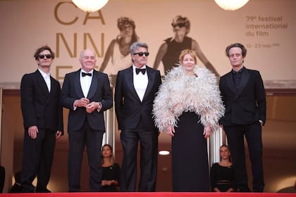 El director de fotografía Lukasz Zal, el actor Hanns Zischler, el director y guionista Pawel Pawlikowski, la actriz Sandra Huller y el actor August Diehl, en el Festival de Cannes