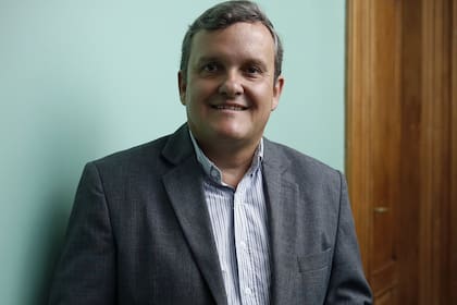 El director de la Fundación Libertad y Progreso dice que hay que acelerar la reforma del Estado, eliminar muchos ministerios y dejar de emitir moneda