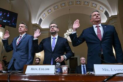 El director de la Oficina de Aduanas y Protección Fronteriza (CBP), Rodney Scott; el director del Servicio de Ciudadanía e Inmigración de Estados Unidos (Uscis), Joseph Edlow, y el director interino del Servicio de Inmigración y Control de Aduanas (ICE, por sus siglas en inglés), Todd Lyons, en la audiencia en el Congreso.