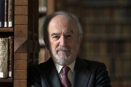 El director de la Real Academia Española, el jurista y escritor Santiago Muñoz Machado, fue elegido miembro correspondiente de la Academia Argentina de Letras