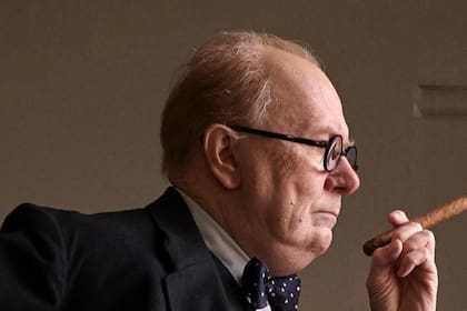 El director de Orgullo y Prejuicio, Joe Wright, vuelve al cine con "Las Horas más oscuras" on Gary Oldman interpretando a Churchill