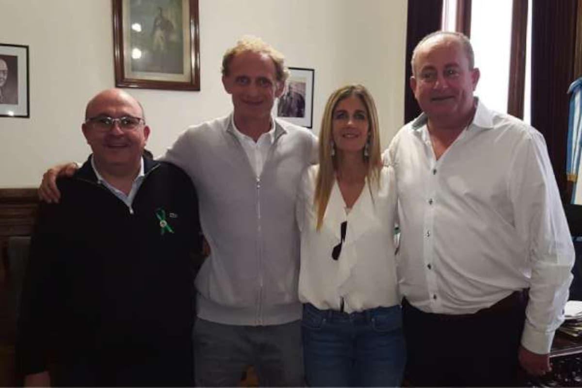 El director del Incucai, Alberto Maceira; los padres de Justina, y el senador Marino