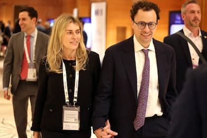 El director ejecutivo de Anthropic, Dario Amodei, y su esposa, Cami Clark.