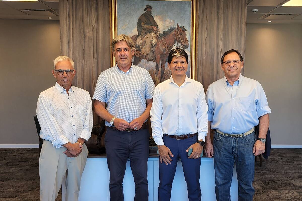 El director ejecutivo de Economías Regionales de CAME, Pablo Vernengo; el presidente de la Sociedad Rural Argentina (SRA), Nicolás Pino; el presidente de CAME, Alfredo González y el director de acción gremial de la SRA, Juan Manuel Bautista